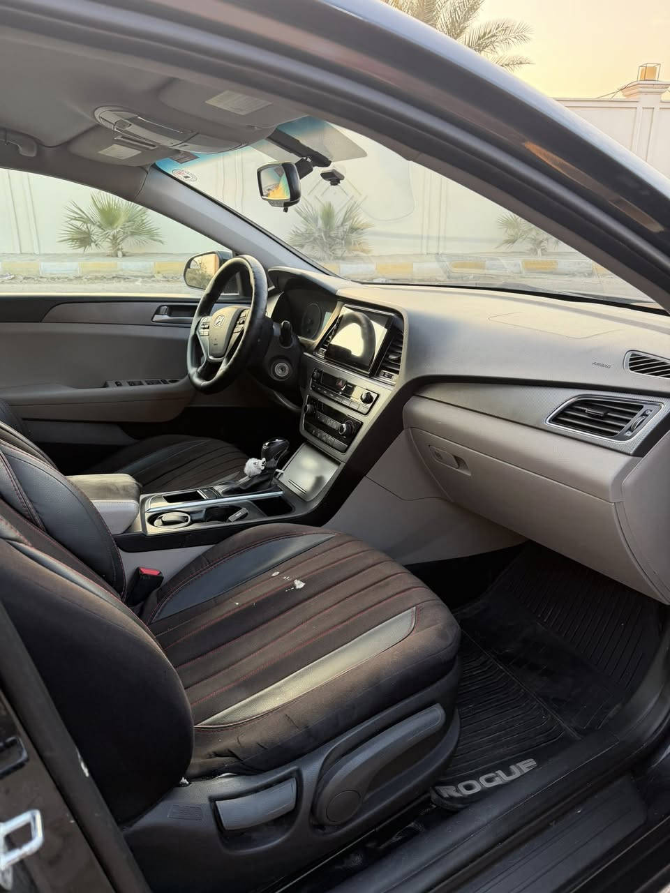 السلام عليكم
سوناتا اميركي للبيع موديل2016
تبريد ثلج 
تدفئه 
مكينه وكير شرط 
شاشه كبيرة
كامرة
نضام ترحيب 
تحكم ستيرن 
ثلاث انظمة قيادة 
نضام ايكو (اقتصاد)
نضام سبورت (رياضي)
ونضام نورمل(عادي)
مانع انزلاق
محرك 2400
رقم شمالي اربيل  بأسمي 
عليها ادامة كاملة 
حدادية أمامية وخلفيه قبل ايام سويتها  
تخم تاير جديد
الضرر جاملخ الامامي ومبدل فقط 
وبيها بارد شبر جاملخ الخلفي 
سيارة جديدة 
ترايك من زاخو للبصرة 
***********
