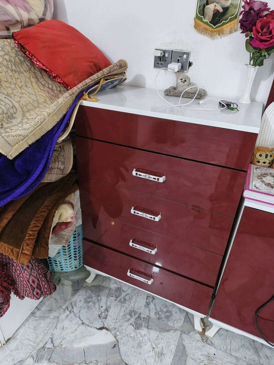 غرفه 9 قطع لبيع  سعره 850 مكانه ناصريه مركز يم طاقه كهرباه  نضيفه شراي تفضل خاص لو تصال ***********
