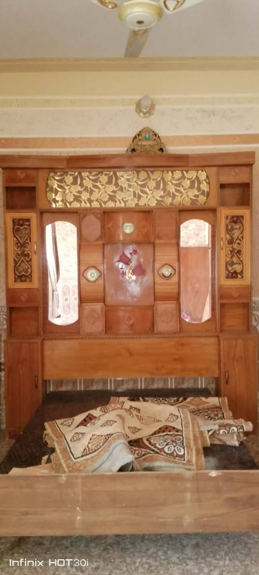 من رخصة المسؤول يوجد غرفة نوم خشب صاج عراقي 6ابواب ملحق للبيع السعر ٨٠٠وبي مجال العنوان الرمانة البوعبيد الاستفسار ع رقم ***********
