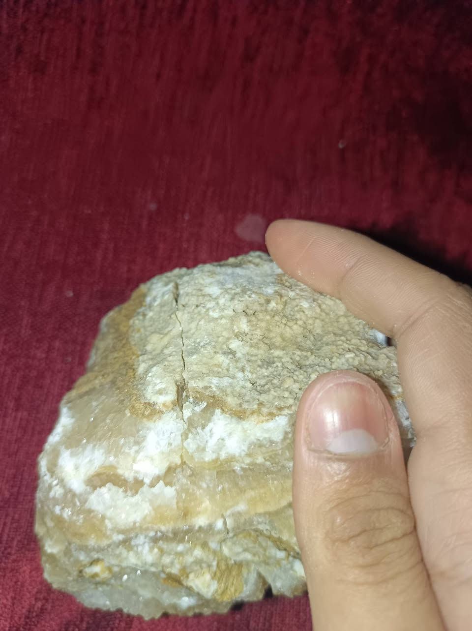 (للبيع)  حجر خام طبيعي راسلني خاص واتساب رقمي ***********
