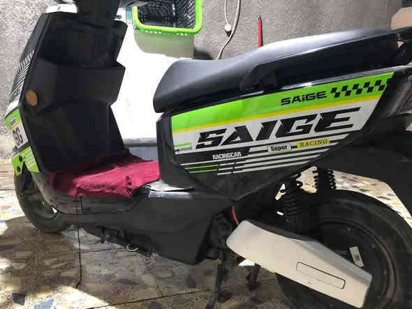 للبيع دراجة شحن SAlGE
6 باتري 
المواصفات
2 بصمات فتح وقفل وتشغيل 
2 سويج 
بريكات هايدرولك 
لايت زنون 3 عدسات عالي ناصي 
شاشه قرائة الاعطال 
السرعة  50 حقيقي 
منفذ شحن 🔋
السعر 700 بيها مجال بسيط جدا
مكاني بغداد الشعب 
*********** وتساب
