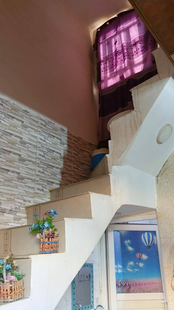 سلام عليكم 🏠 بيت 50 متر بسعر 19 مليون فقط
واكو محلات للبيع طابو صرف 
مرقم من البلدية + إقرار محكمه بأسمك ✨
((مشمول بقرار 32 ))

🏗️ البناء: درجة أولى
🔹 صب كونكريت
🔹 طابوق جمهوري
🔹 أرضيات بورسلين
🔹 جدران سيراميك
📌 يحتوي على:

* غرفة
* صالة
* مطبخ
* صحيات

📄 الطابو: زراعي + إقرار محكمه بأسمك  

🌏العنوان //شارع الصب مقابيل قرية الغدير عمود 276

كافة الخدمات متوفرة / مدارس حكوميه ماء ، كهرباء ،  مولد ، نت ضوئي،  سوق قريب 

📞 للاستفسار اكثر
عل خاص


**إذا كنت صاحب هذا الإعلان وتريد حذفه لأي سبب، رجاءا أرسل رسالة إلى الدعم الفني**