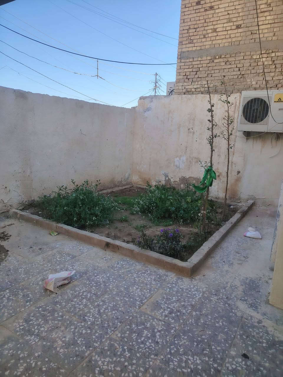 دار للأجار اؤ للبيع مساحه ٢٠٠ متر نهاوند الرابعه خلف البلديه للأسفسار ***********
