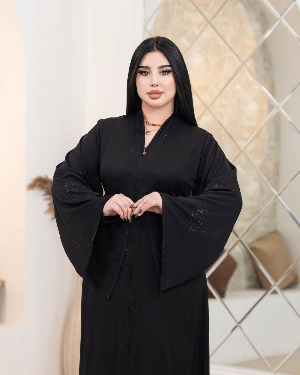 عباية قماش انترنت كويتي فاخر بلون أسود فاحم، خامة راقية ناعمة وانسيابية تعطي شكل أنيق ومرتب، مع قوام قوي يثبت ويظهر الفخامة. مناسبة للاستخدام اليومي والمناسبات، وتجمع بين البساطة والرقي.
قياس M-L-xl--2xl-3xl
#السعر35
#عبايه
#ستايل2026
#ترند 
#لايك


**إذا كنت صاحب هذا الإعلان وتريد حذفه لأي سبب، رجاءا أرسل رسالة إلى الدعم الفني**