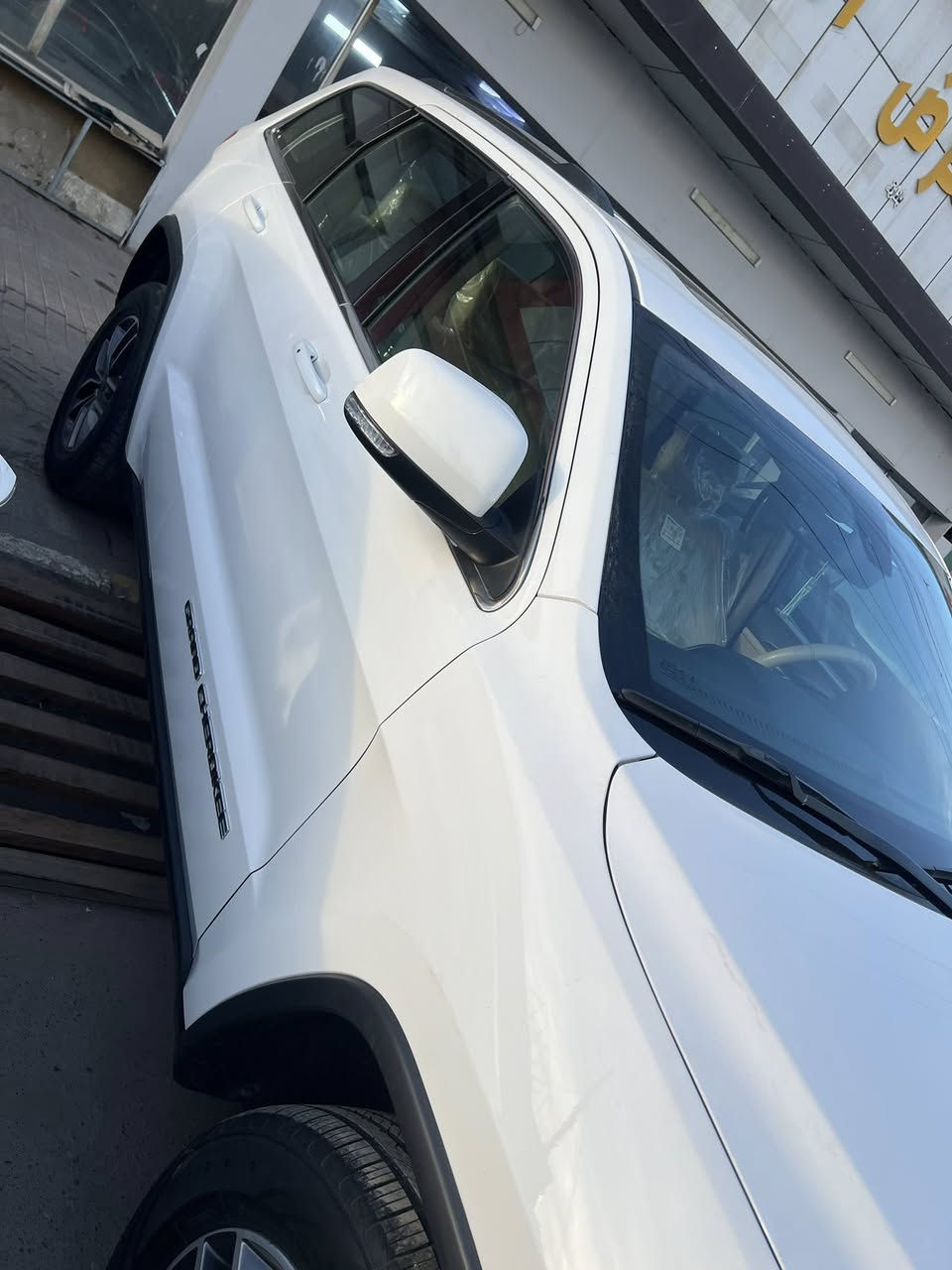 سلام عليكم جيب لاريدو موديل2019مكفوله كفاله عامه عده شويه بارد بلباب السياره فول فتحا شاشه شفتات كشنات كهرباء تبريد قطعتين تحويل مباشر السياره معروضه(265$)وبيها مجال مكانها البلديات الاستفسار(***********)
