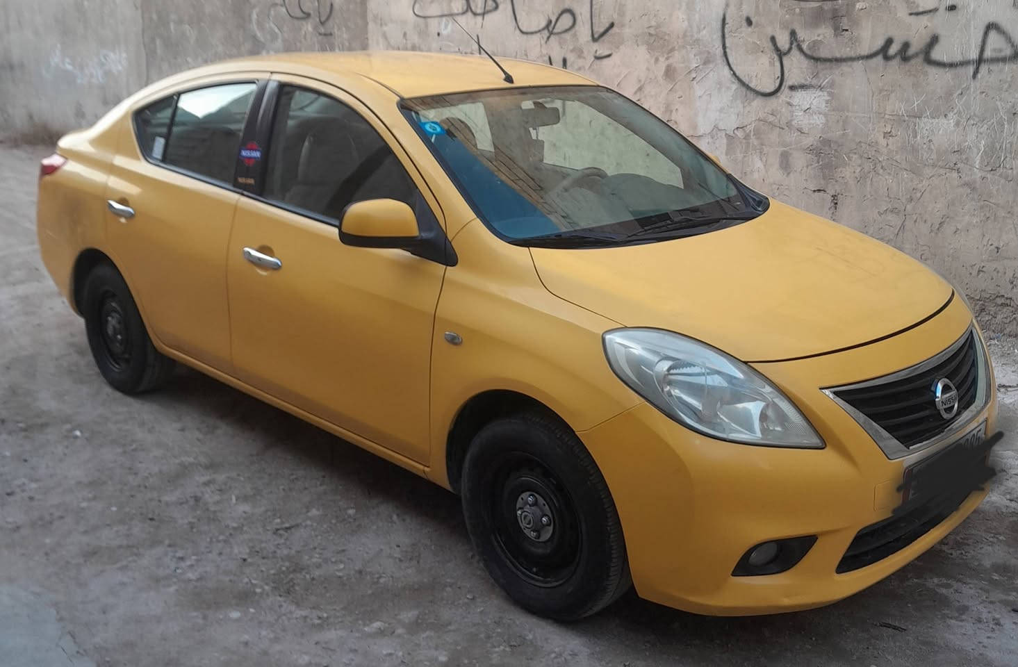 سني موديل 14 ضربتها جاملق خلفي جهت اليمنه سعرها 90 وبيها مجال 
المكان بغداد
رقم ***********
