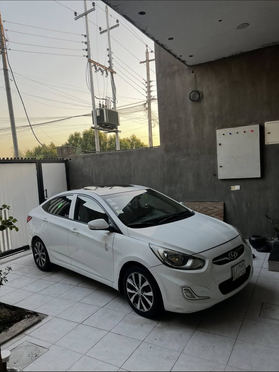 اكسنت ماشيه 140 بيه بارد بدون صبغ بلجامغ على كد شبر وباب العبري بي ضربه  صغيره مامصلحه بس مديله 2015 سعره 94 هذه رقمي 0 788 156 9352‬
