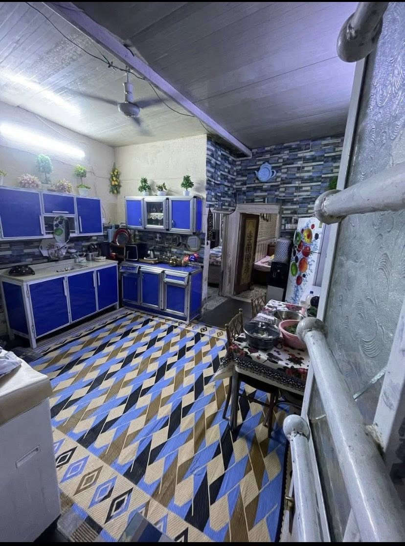 سلام عليكم عندي بيت تجاوز للبيع بزعفرانيه شارع المستشفى سعره 17 وبي مجال ***********
