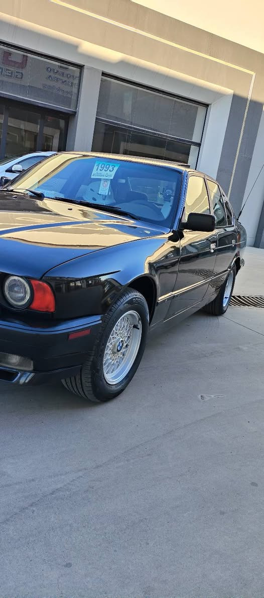 سلام عليكم1993 كيرعادي Bmw530. V8
سلايت طكتين بجم عريض 4جامات كهرب
طخم ويل خليه جديد وتاير مضيف وايرمنيه جديده لايت زينون كير والمحرك شرط 
بدون طخه صبغ جماليه شرط 
رقم نينوى انكليزي وكوبون بانزين ماستر 
ترايها وتحريكه ومعدل فول 
للتواصل 
***********
***********
مع الواتس اب
