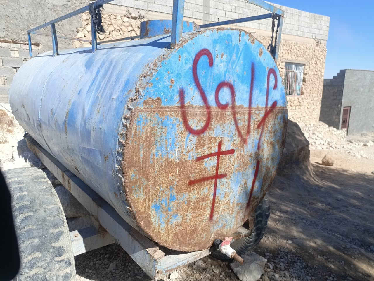 السلام عليكم خوان مقطوره مي ساحبها مكسور وبيها زروف قليله يرادلها تلاحيض السعر الف 500
التصال عل رقم  ***********
