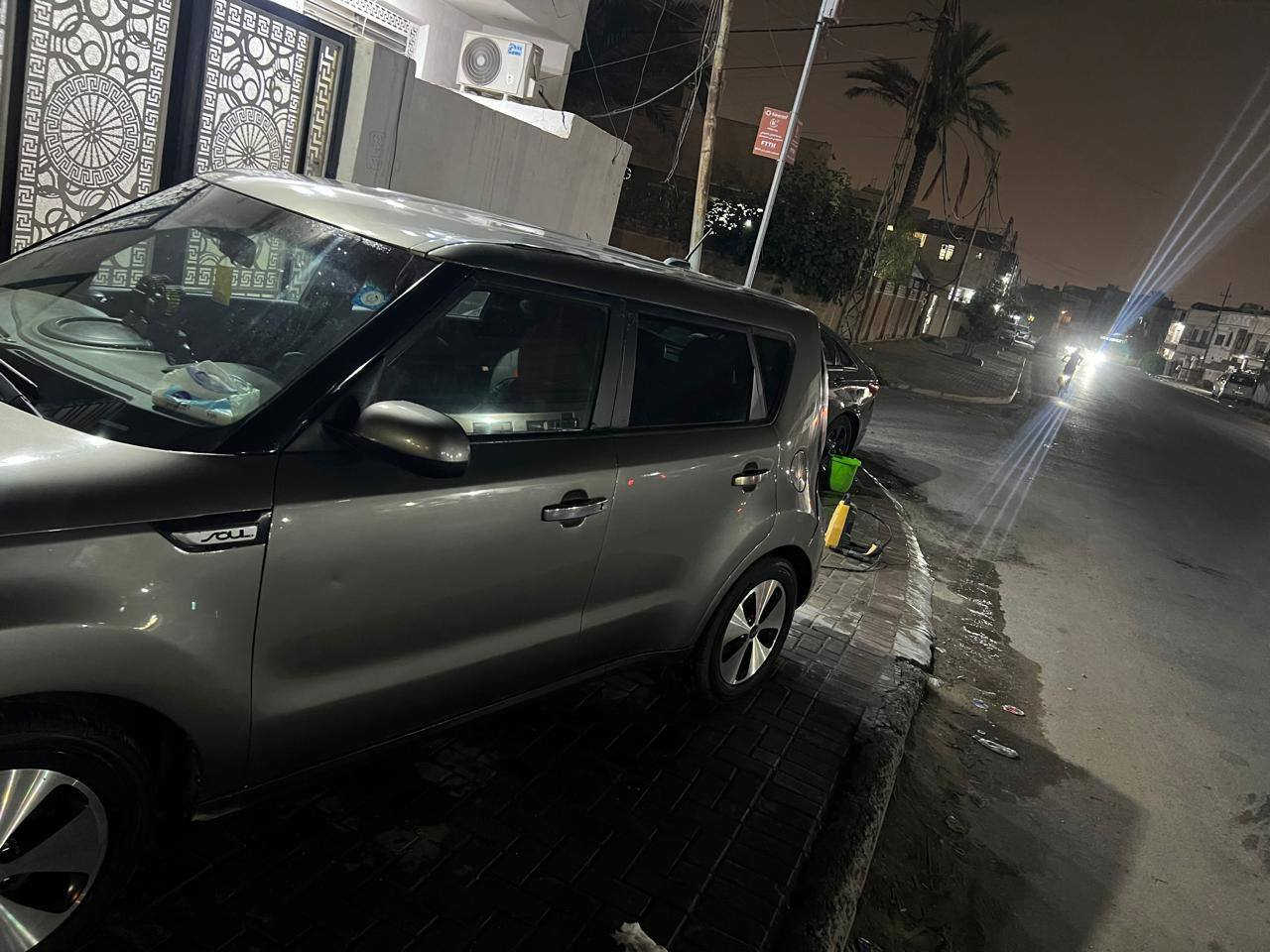 السلام عليكم صول موديل 2017 وارد امريكي محرك 1600 ماشيه 85  الف ضربتها بأمريكا نص مترا واكع شي عل قماره من فوك صدر الراكب وشويه من البنيد مصبوغه عام السياره كير محرك تبريد تخم تاير كله جديد رقم بغداد  نكليزي وهزه جديده وبسمي سياره وبيها طخه بل جاملغ جديده سعر 85. ***********
