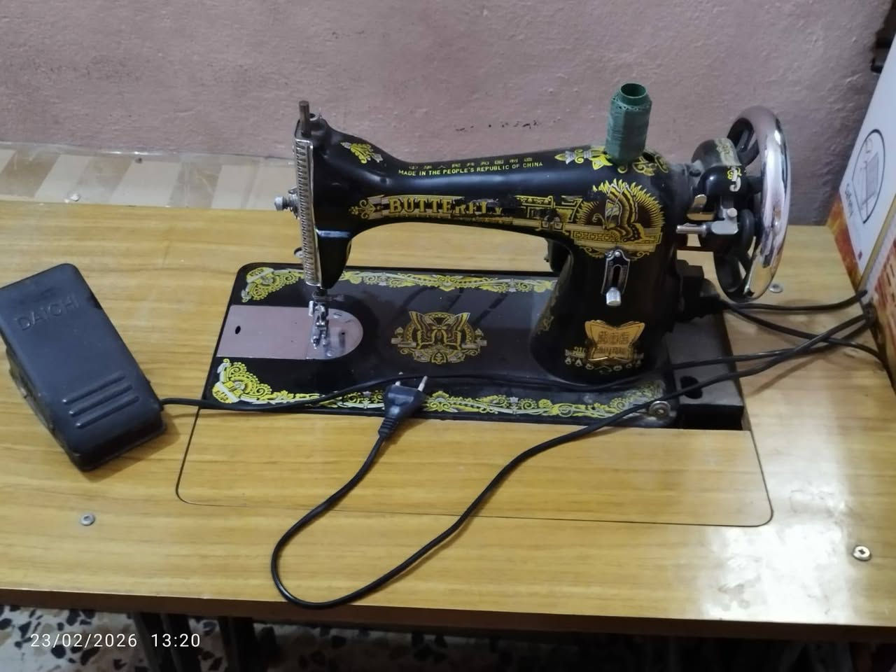 مكينة خياطه الفراشه القديمه كلش نضيفه السعر ١٢٥ بيها مجال مكان مدينة الصدر *********** بغداد, العراق
