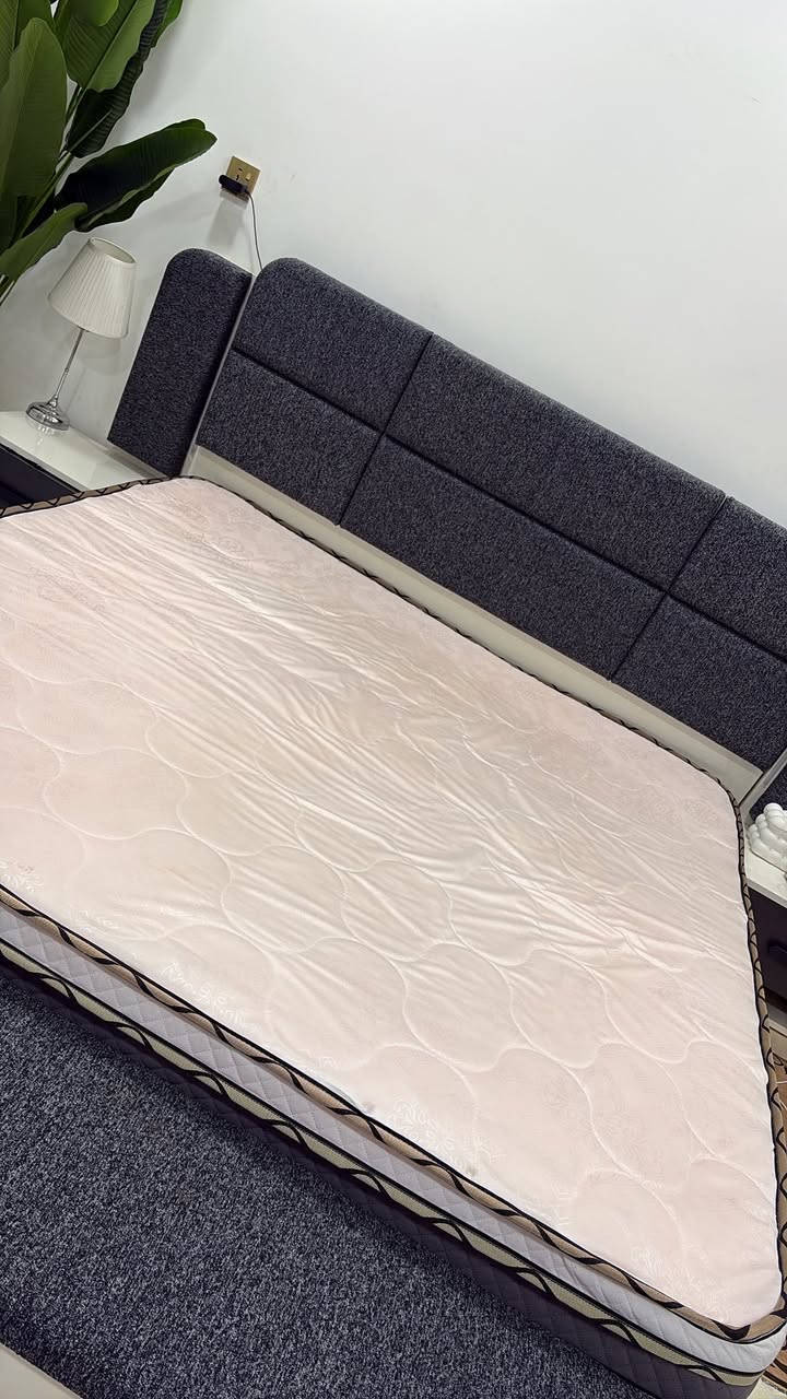 دوشك جرباية للبيع استخدام شهر فقط بعده نضيف كلش سعره 100 تواصل خاص او واتساب ***********
