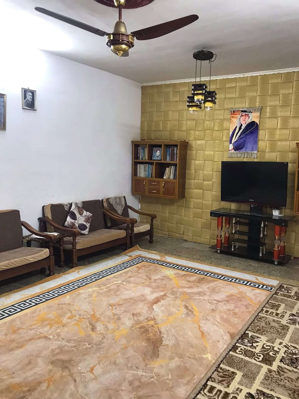 السلام عليكم دار للبيع مساحه ٢١٠م واجهه ١١م نزال ٢٠م مسلح في الكماليه شارع المصرف طابقين يحتوي على استقبال ومطبخ وصاله وغرفة نوم وخدمات والثاني غرفتين وصاله السعر ٢٢٥مليون بي مجال المراجعه مع مكتب دلالية ابو فراس العتابي *********** وابو محمد الشمري ***********🌹🌹🌹
