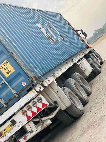 سيارة سكانيا للبيع موديل ٢٠٠٧ رقم صلاح الدين سنكل أمامي مكفولة قمارة وشاصي ومحرك وكير واكسل كير اوتوماتيك وكالة فقط عربانة حدادي طول ١٢،٥ تايرات الراس جديد وتايرات العربانه ٧٠% سعر بس الراس ١٥٠ وبي مجال واذا راس وعربانه ٢٢٠ وبي مجال رقم التلفون *********** وان شاء الله العنوان بابل الحصوه التوفيق للجميع .
