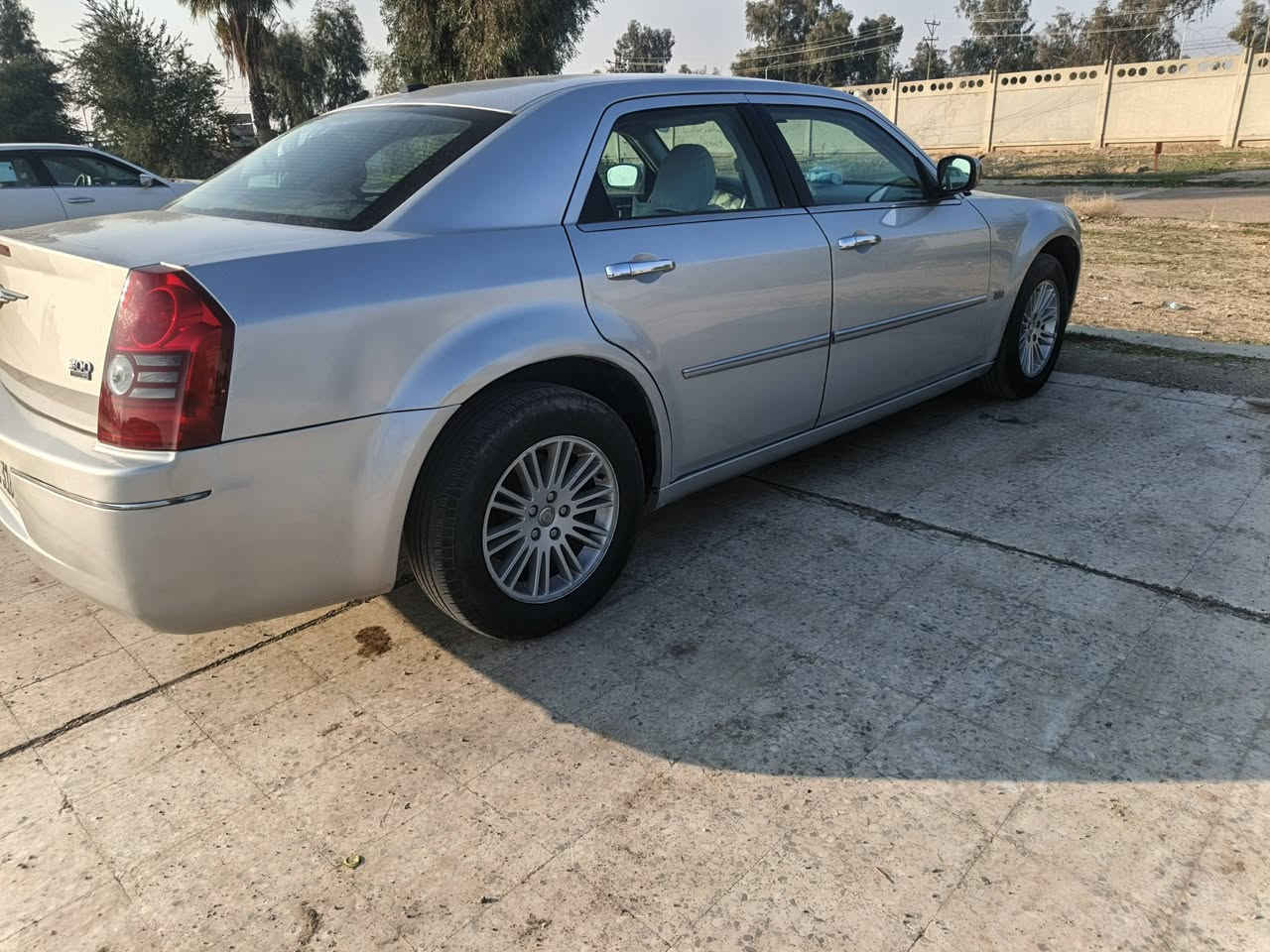 السلام عليكم اوباما ٢٠١٠رقم أربيل هزه جديدة السيارة بدون ايرباك بس بيه كلير ب الجاملغ الامامي بدون فتح وهلالات خلفية يعني شبه الاكلين مكينه كير اكسن حداديه كله جديد السعر ١٣٢وبيه مجال مكان السيارة العماره أو مراوس باحدث للاستفسار أكثر إتصل ***********
