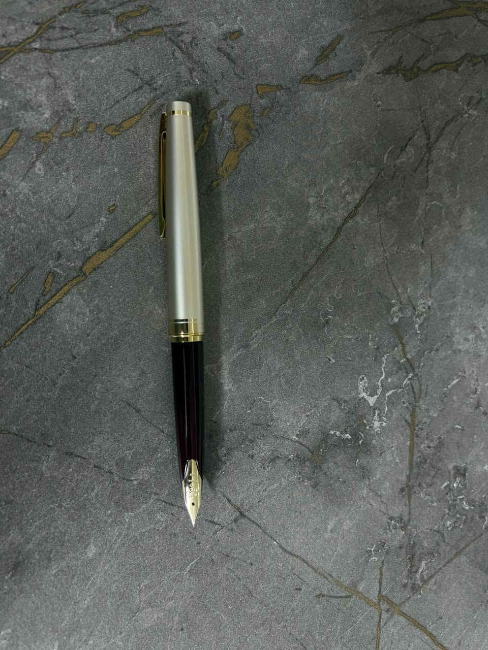 سلام عليكم،
قلم بايلوت ياباني

Pilot e95s

لون برغندي 

حجم السلاية M

قلم من الفئة الفاخرة سلايته مصنوعة من ذهب عيار 14 

——————————————————

كتابة سلسة ومريحة ووزن خفيف يساعد على الكتابة لساعات

القلم مستعمل نظافة 98% يأتي مع كامل ملحقاته الاصلية(العلبة، اوراق القلم، والكونفيرتر الخاص به)

السعر: ١١٠ الف دينار عراقي، وبيه مجال

لمزيد من المعلومات وللطلب يرجى مراسلتي خاص

——————————————————

يوجد توصيل لجميع محافضات العراق.


**إذا كنت صاحب هذا الإعلان وتريد حذفه لأي سبب، رجاءا أرسل رسالة إلى الدعم الفني**