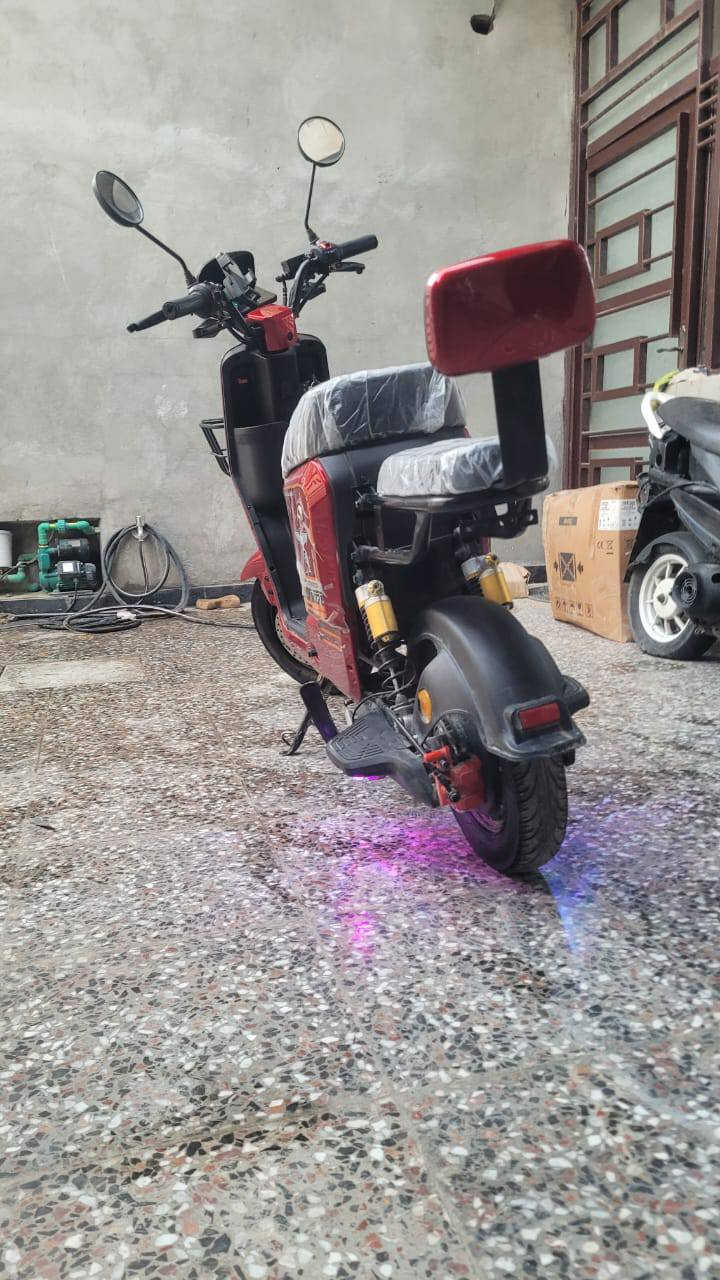 السلام عليكم دراجة شحن R9 نظيفة استخدام قليل 6 بطاريات ملف 1200 السعر 425 وبيهة مجال مكاني الغزالية موبايل ***********
