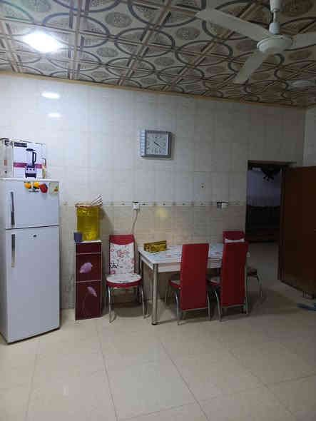 للبيع دار طابو زراعي صرف المساحه 180 طابقين غرف نوم عدد 4 هول فوك وجوه نفس الشي استقبال ومطبخ  ورديه يبعد عن الشارعالعام50متر خارج مقابيل العلوه المخضر الصوب الصغير السعر خاص ابو مصطفى للعقار ***********
