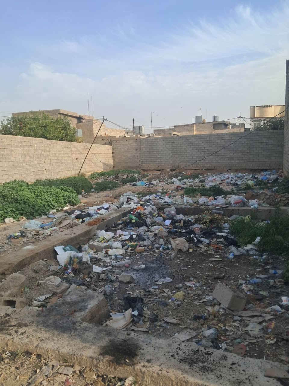 السلام عليكم للبيع قطعة أرض سند زراعي تحويل بسم المشتري مباشر حي الأمير ٣٧٠ متر ملاحظه 
1. لدينا عروض كثيره وبمختلف المساحات
 للاستفسار عن السعر والتفاصيل الاخرى مرسله الصفحه او اتصال على الرقم ***********
