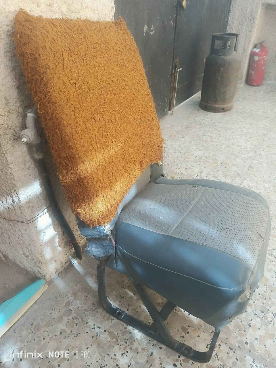 السلام عليكم كرسي اظافي نيسان يورفان عاليه 50 الف ليحب يتصل ***********
