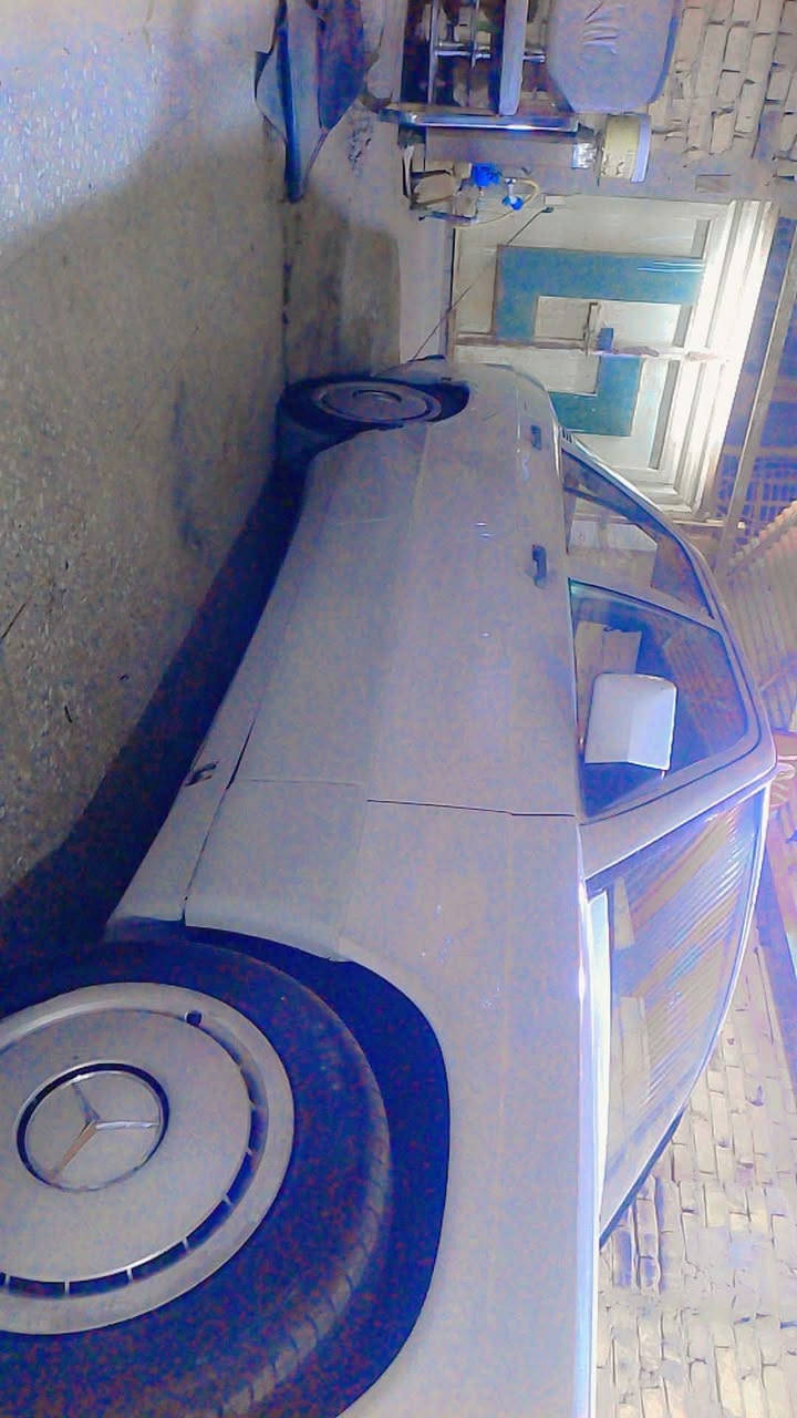 السلام عليكم للبيع اومراوس حسب القناعه مارسيدس دب موديل 1991 رقم شمالي دولي محرك وكير بطه جدد حداديه كارتون تخم تاير تبريد شغال فتحه شغاله اريل كهربائي سنترلوك شغال غرفه جديده كشن كهرباء قواعد دبل سليمات جاهزه مجهزه السعر 80 وبيه مجال بصيط
 مارسيدس 190 طيارين موديل 1991 رقم قادسيه دولي محرك وكير ونجي ناعم ياباني جدد قواعد دبل سليمات تخم تاير جديد حداديه عمه جديده غرفه كلش حلوه اريل كهربائي سنترلوك شغال جاهزه مجهزه السعر 60 وبيه مجال بصيط 
للستفسار ***********
العنوان ديوانيه حي الفرات
