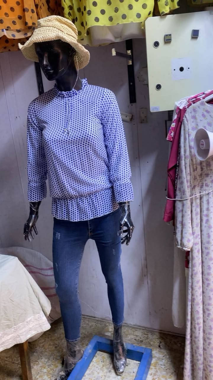 سلام عليكم ٣ملكانات للبيع
وحده لانجري سفنج. لبست بنطرون 
وثنين عضم حركات كامله للستفسار مراسله الصفحه او ***********

