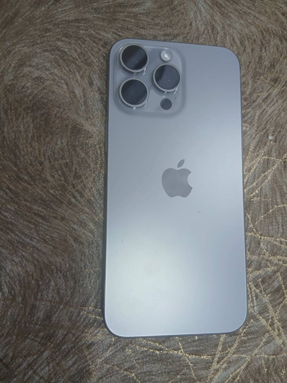 ايفون 15 برو ماكس للبيع
بطارية ٩١
تك سيمكارت 
ذاكرة ٢٥٦
سعر مليون و 50 الف 
بي مجال حك جيتك
عنوان حي سومر قرب مطعم سومر 
التواصل على الرقم ***********
