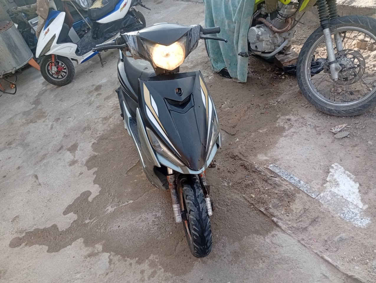 سلام عليكم دراجه FS اوراق وبيها مجال سعرها 350 ***********
