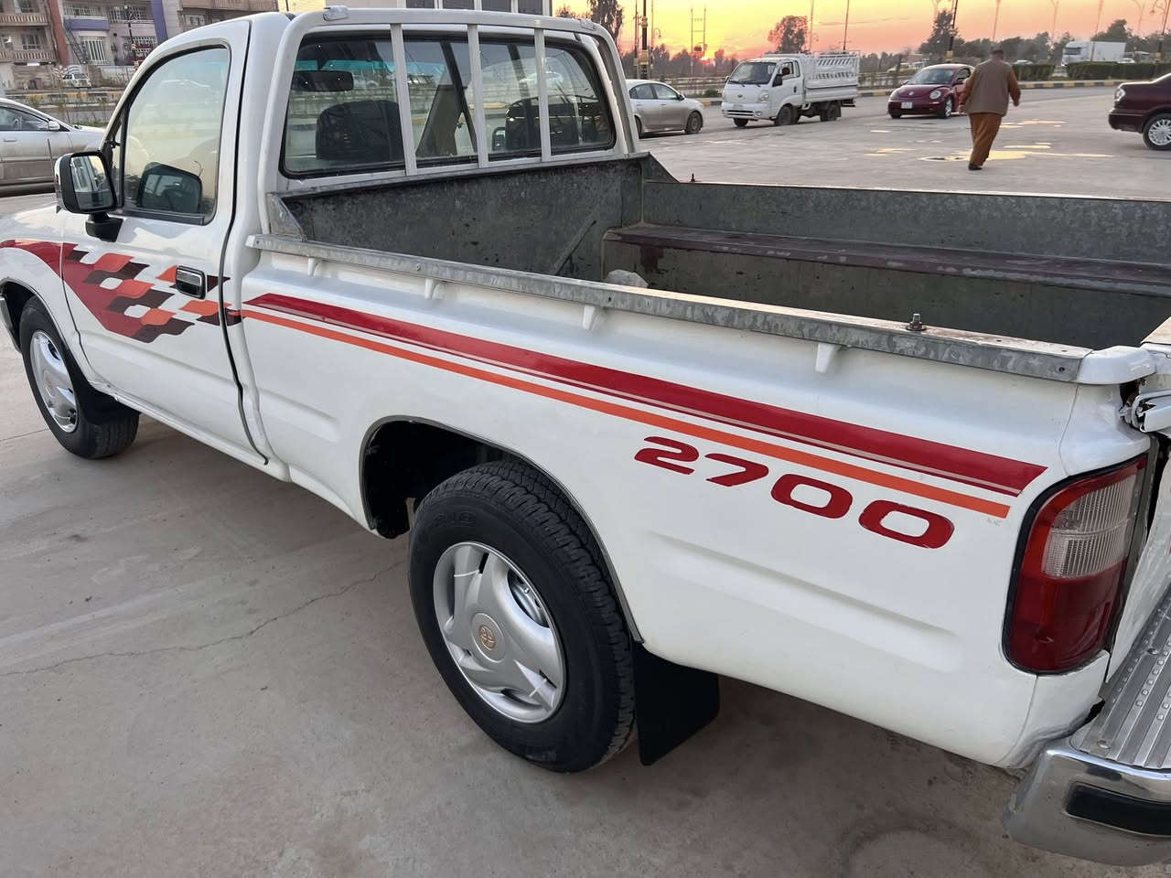 السلام عليكم
بيكم موديل 98 تك 
حار بارد داخل ازرك 
رقم سنويه جديد 
كابون بانزين 
سياره وضع شركه 
بيها. شويه بارد بل بوند 
وملاحضات خفيفه 
المكان ناحيه الكوير 
رقم الهاتف ***********
