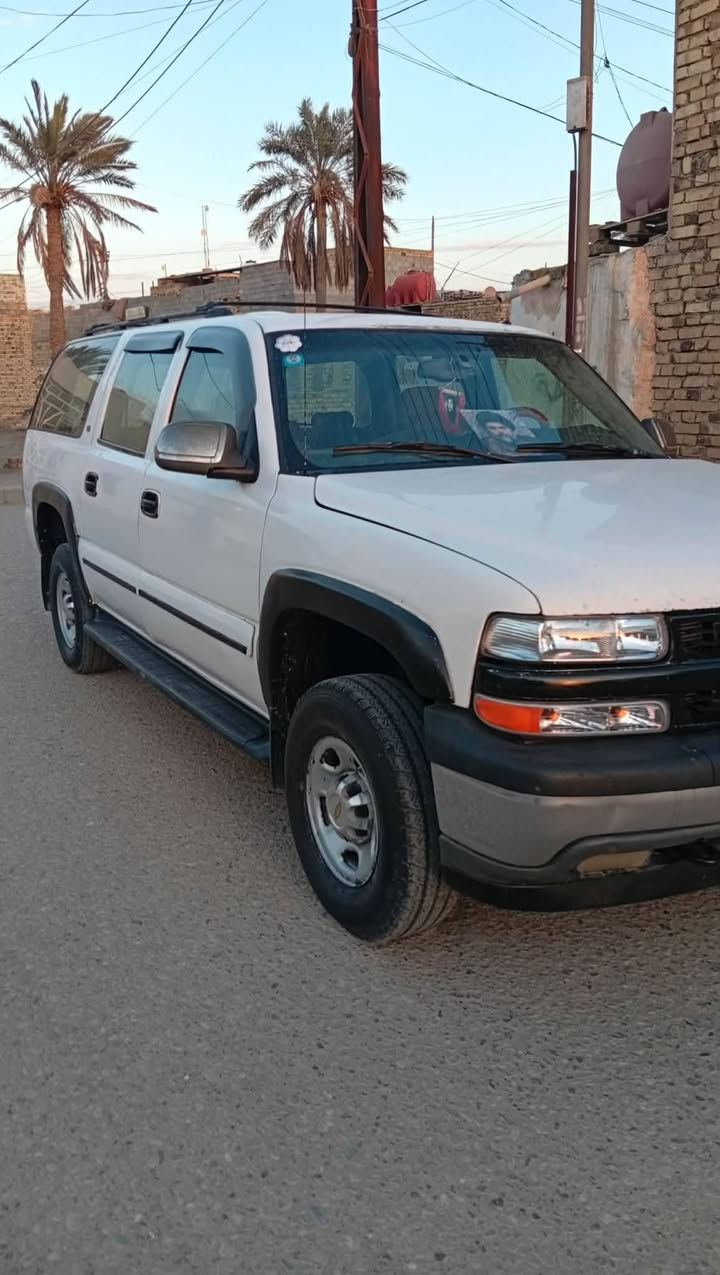 السلام عليكم للبيع موديل 2002 بسمي سنويه ل2029تنتهي رقم انبار خصوصي سياره جاهزه ونضيفه وخير من الله كير محرك خير من الله  محرك 5300 كير 1000 حداده زينه تبريد كمبريسر عاطل طخم تاير برجستون نص عمر  السياره مصبوغ بدون دواخل لايت زنون بيه كهربائياته شغاله كله بيه بارد باب الصدر كد شبر السعر 80 وبيه مجال حك الجيه مكاني ميسان العماره *********** ***********
