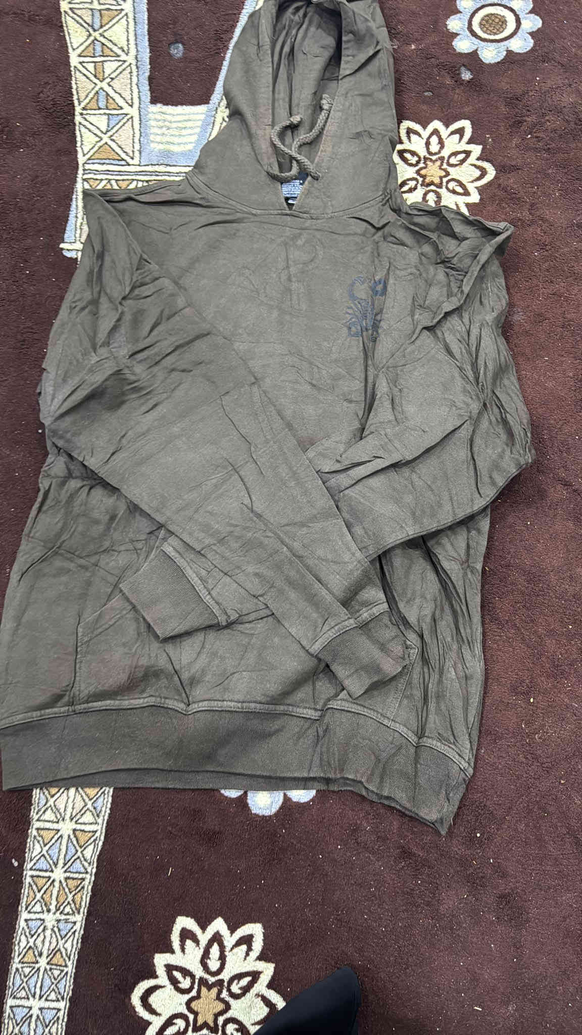 السلام عليكم بنات بالات كسر وعندي سويترات ٢)٥جدد وجواريب القطعه بربع  واكو اطفال جدد القطعه حسب القطعه مكاني الفحامه فرع مطعم كرم النور 
رقمي مفتوح وبي وتساب ***********
