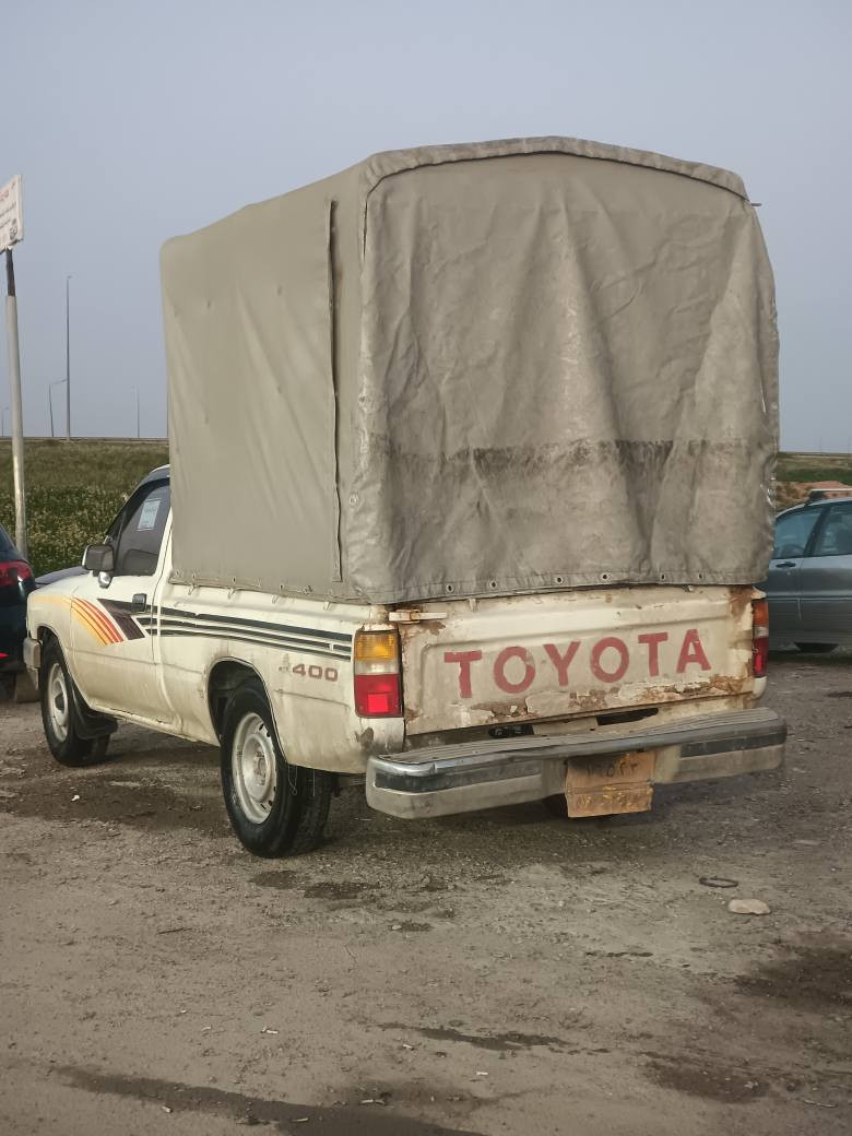 توێتە مۆدیل1991 بۆ فرۆشتن سەیارەکە مەکینەی توێتەی لەسەرە پێنج گێرە سەیارەکە سبوغ حامە بەس براوەو وەرگەرا نو شانسی بەشەرت سەیارەکە تەبریتە بەس ئیش ناکە گێرو مەکینە بەشەرت جوار تایەی نوێی لەسەرە سحری 38وەرەقەو مەجالێکی برایانە     رقم    *********** أربيل, العراق
