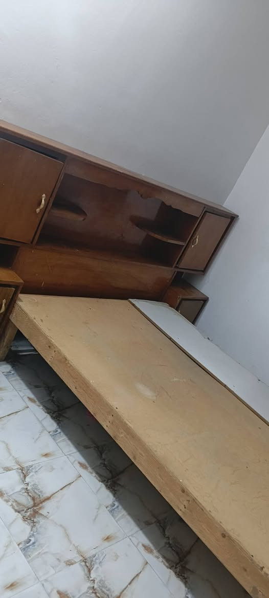 سلام وعليكم غرفة حطاطة السعر 200
الكنتور 6 بوب وملحق فوك
للاستفسار ***********
