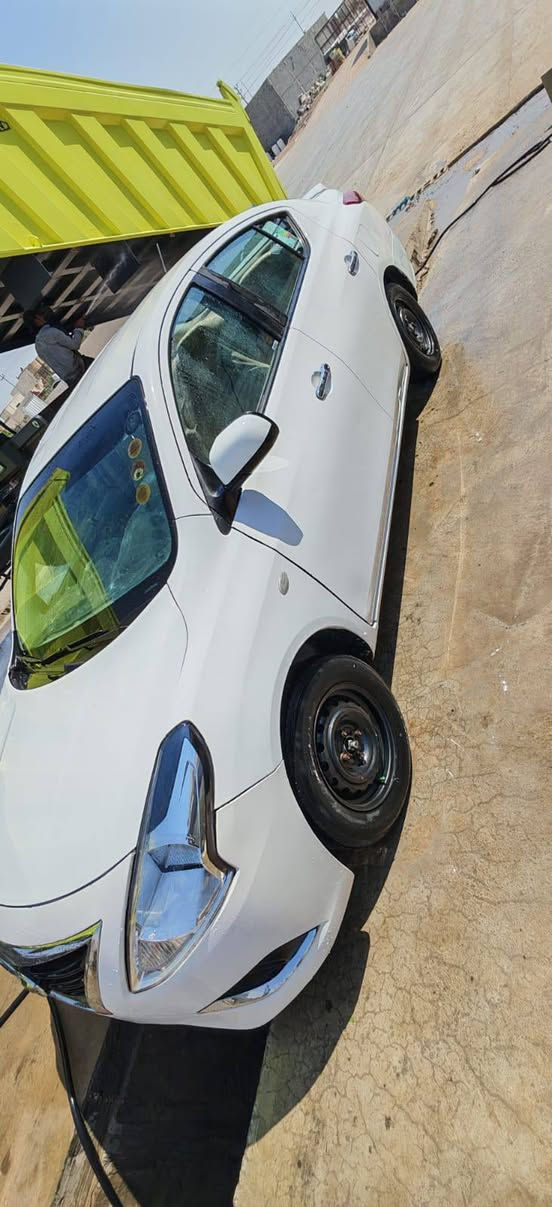 السلام عليكم سني هندي مديل 20 سنويه منتهيه 
بيها قطعتين تبديل بدون دواخل صبغ باب بارد قبق صندوك اثر ضربه خفيفه مكفوله شواصي الغود محرك كير تبريد كفاله بسم شركه 
سعر 85قفل مكاني بصرة الجزيرة ***********
