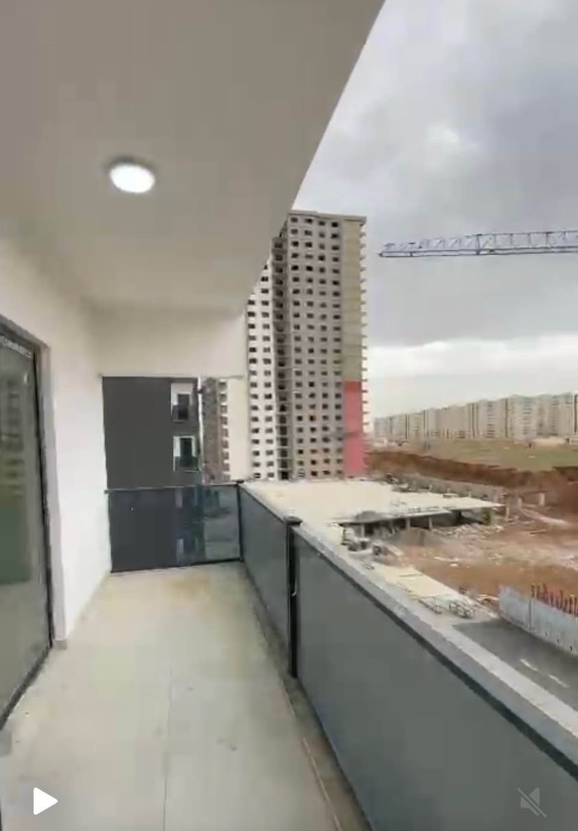 شقه جاهز کاسابلانکا ب رەخ فەرەنسی ٢ ڤە يا تسليم كرى و كامل خدمات هەین و یا خالی یە مباشر دێ چیە تێڤە 
١٧٦م ٣+١ 
طابق ٢٢ دوماهیک طابق
دفروشم ب ٥٢٥ و مجال مستعجلم ئەگەر دزانم فەترەکا دی دێ گەلەک گرانتر لێهێن
بو پتر پێزانینا تلفونا من بکە
***********
شقة جاهزة في مشروع كاسابلانكا مستعجل للبيع بسعر مناسب جدا 3+1 ،صالة كبيرة بانوراما ،مساحة ١٧٦ م،طابق ٢٢
عنوان دهوك-يم فرنسي٢
سعر ٥ دفتر و ٢٥ ورقة
للاستفسار  *********** دهوك, العراق
