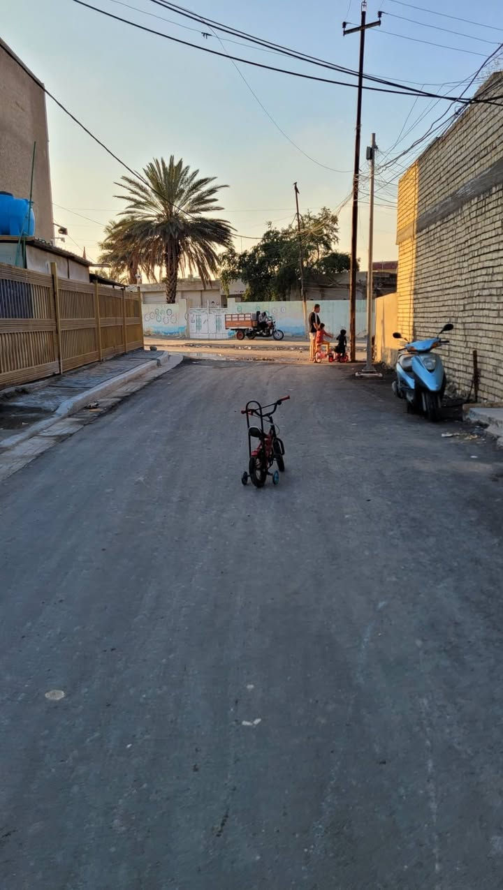 قطعة ارض طابو صرف للبيع 
المساحة ٣٠٠ متر ( ١٥ × ٢٠ )
بالامكان بيع ١٠٠ متر فما فوق 
عرض الشراع عشرة مترات 
العنوان بغداد الامين الثانية نواب الضباط 
سعر المتر مليون و٥٠٠ الف. 
***********
