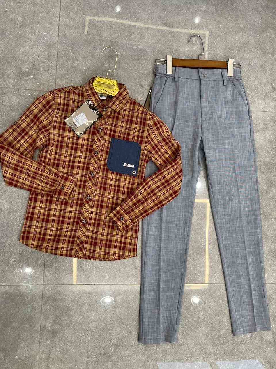 قميص ولادي ماركة 🏅

يلبس من 6-7-8-9-10-11-12-13-14 سنة ✅

العنوان 📌الصويرة -حي المعلمين -شارع عمارة المنغر  -مقابل سرمد مول -مجاور تنزيلات حمودي -مجاور كريم بلادي للستائر

🚖توجد خدمة توصيل لكافة محافظات العراق 🇮🇶🚖 
للاستفسار***********
