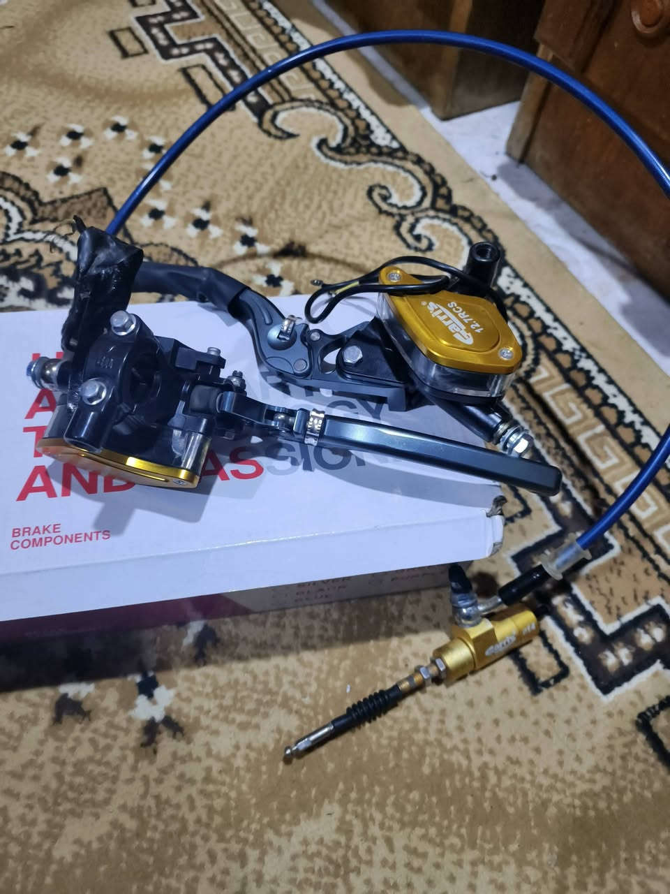 للبيع عنبار الكلج جديد ما مستخدم زوج يدات كامل السعر أربعين ***********
