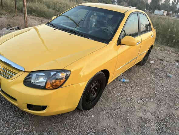 كيا سبكترا موديل 2009 
السعر 67 السياره بيها ضربه ومعمرها صفح السائق 
وشويه بصندوق  سياره ماتصرف عليها غير عده الكتف مال تبريد وقايش تبريد فقط العنوان بغداد زيونه الهاتف ***********
