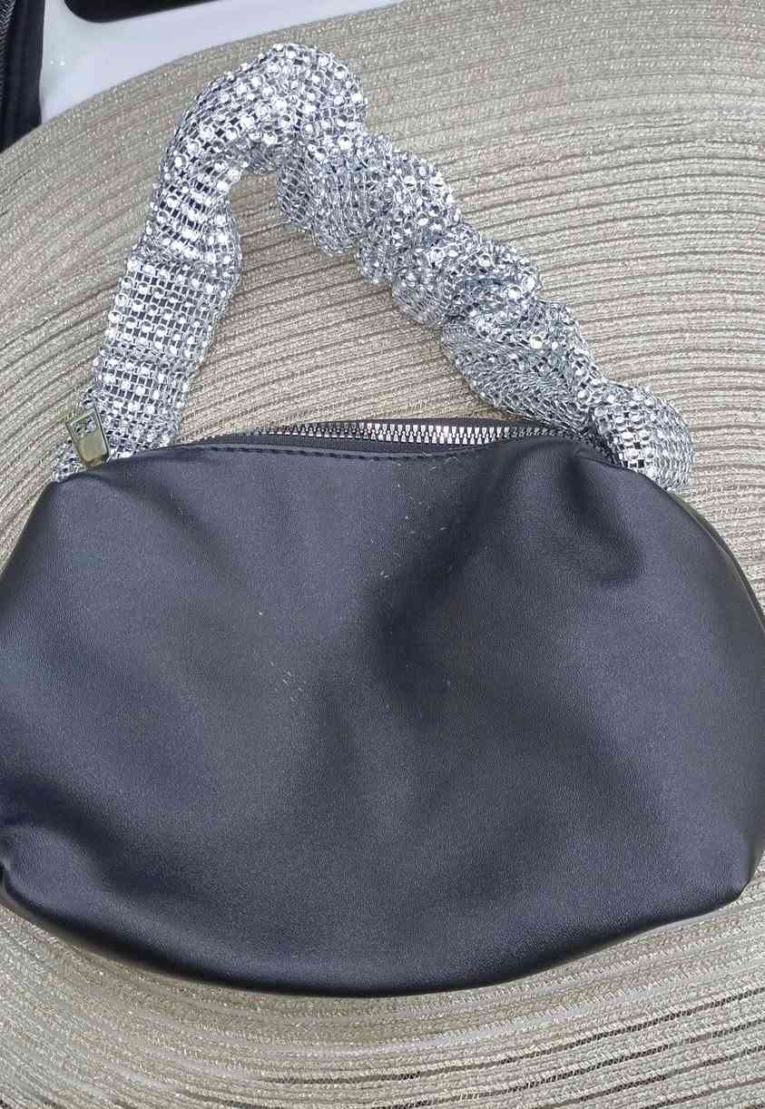 ٣٠٠٠اي قطعة داخل المنشور


**إذا كنت صاحب هذا الإعلان وتريد حذفه لأي سبب، رجاءا أرسل رسالة إلى الدعم الفني**