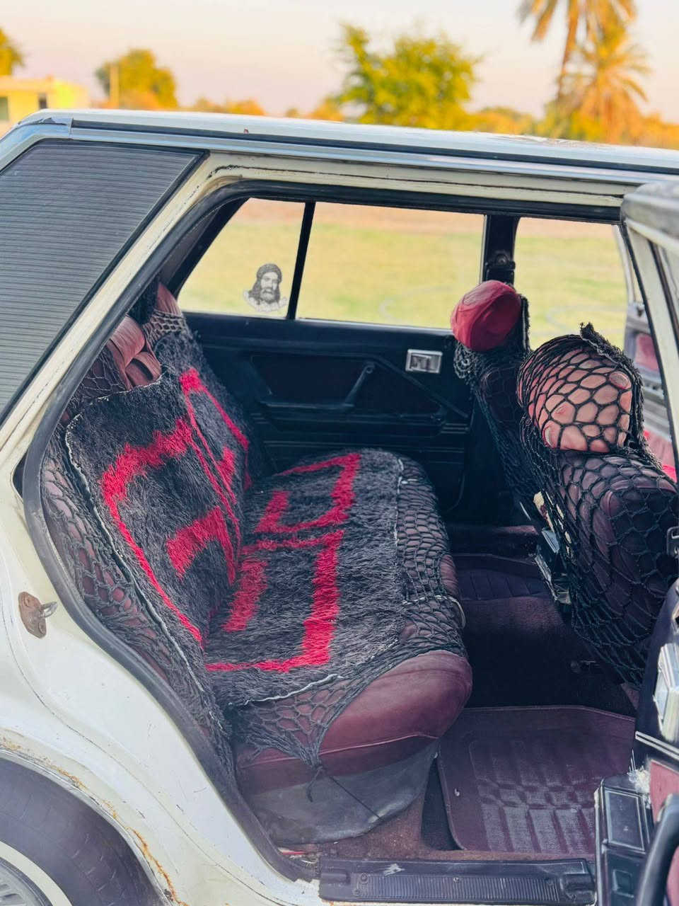 السلام عليكم
سياره سوبر ٨٥ جاهزه مكينه وكير وحدايه  والباقي شوف العين
رقم مثنى
سياره بسمي مكان السياره الشطره رقم الهاتف***********
 السعر ٣٠ وبيها مجال حك الجيه
