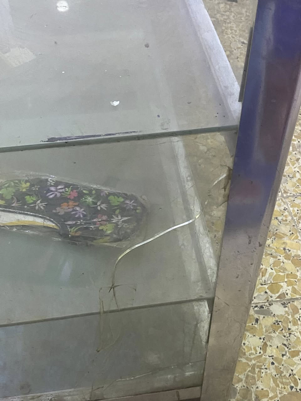 جام خانة زجاج تفصال خاص 
طولها مترين ونصف 
مكانها الشعلة


**إذا كنت صاحب هذا الإعلان وتريد حذفه لأي سبب، رجاءا أرسل رسالة إلى الدعم الفني**