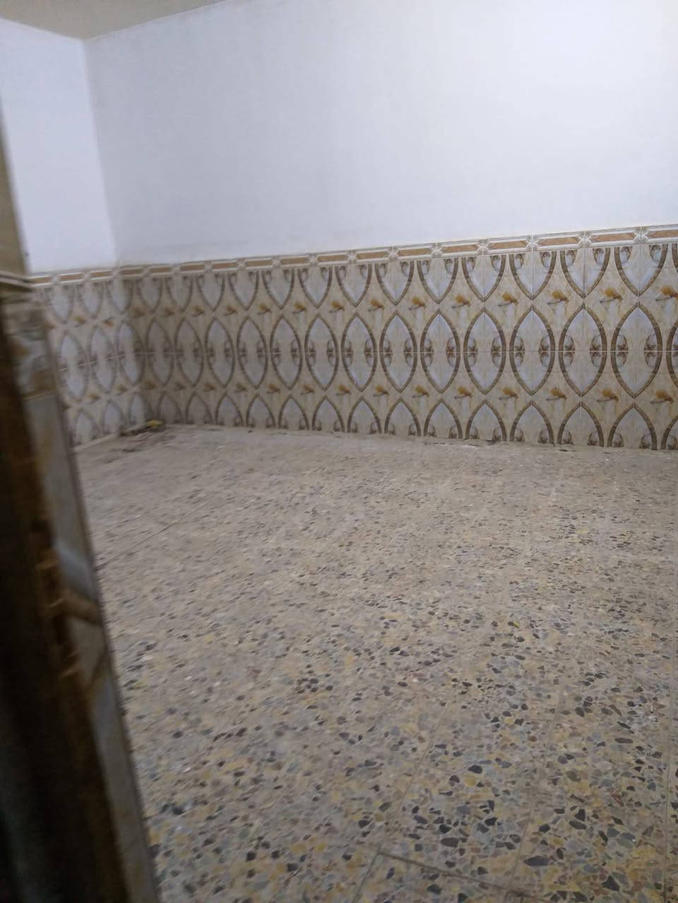 السلام عليكم بيت 100 متر قاط ونص منطقه ال3 آلاف مقابيل ملعب الخماسي قرب البلديه الأيجار السعر 250 ايجاره  رقم الهاتف *********** الاتصال على هاذا الرقم
