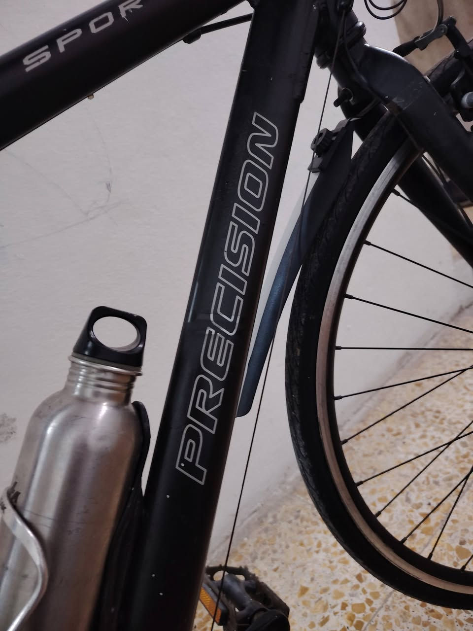 C700 حيل نضيف مثل ما موضح بالصور  مال شحن
كير شيمانو فقاس خلفي 8 نمر امامي 3 نمر
كيج كم /مايل رقمي امريكي اصلي 
 سعر 175 الف
***********
