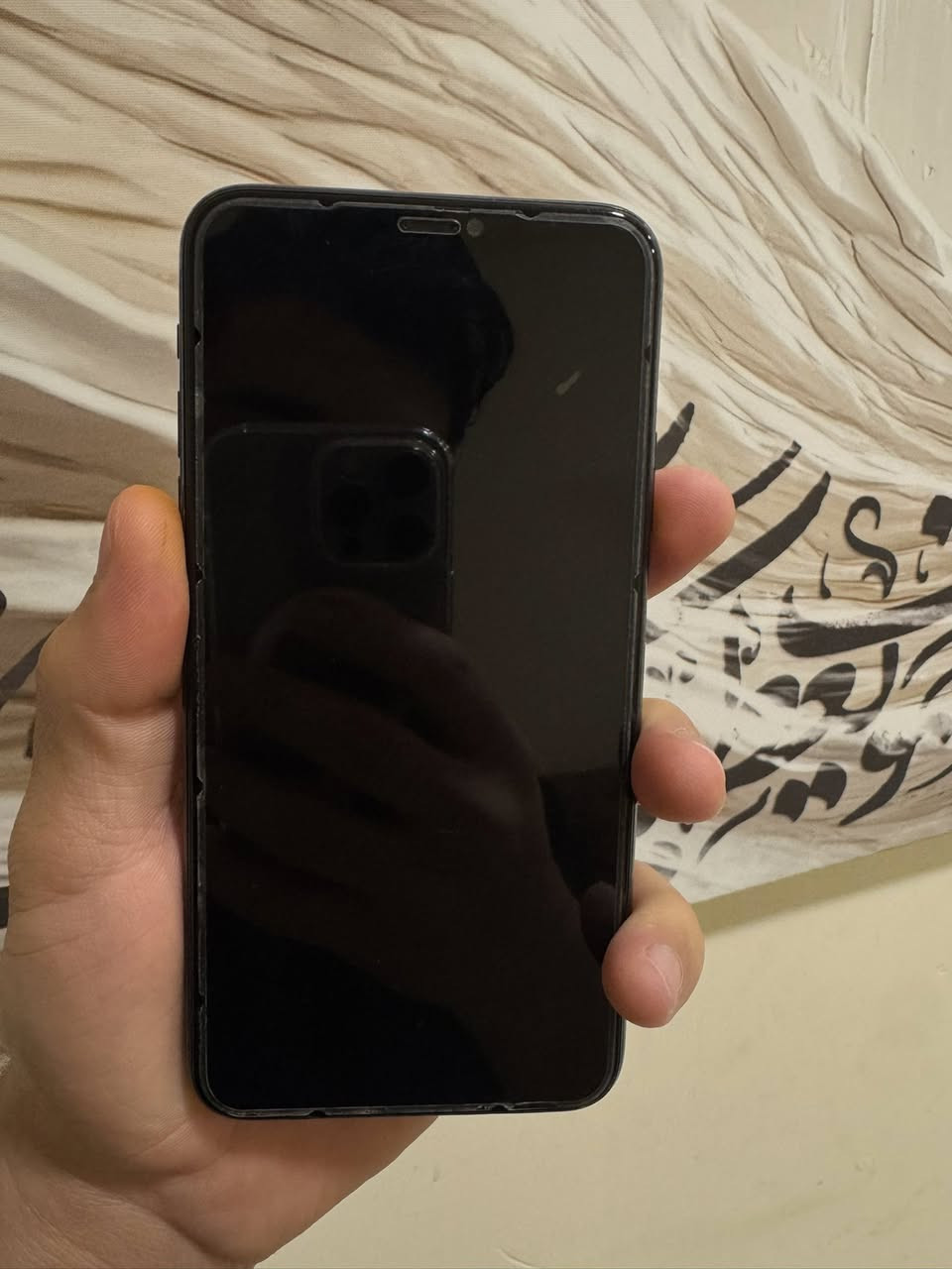 iPhone:11 pro max
البطارية:97(معلاية)
الذاكرة:256
لون: زيتوني
القطع المبدلة:شاشه فقط نوع gx وبيها خط بلشاشه ع جهة اليسرى
السعر:200 ألف 
للاتصال:***********
مكاني:الدورة البوعيثة (مجمع السلطان)
