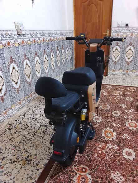 ارR9جديده جدا خمس بطاريات سعرها 4500وبيهه مجال لطيبين مكاني بغداد رقمي ***********
