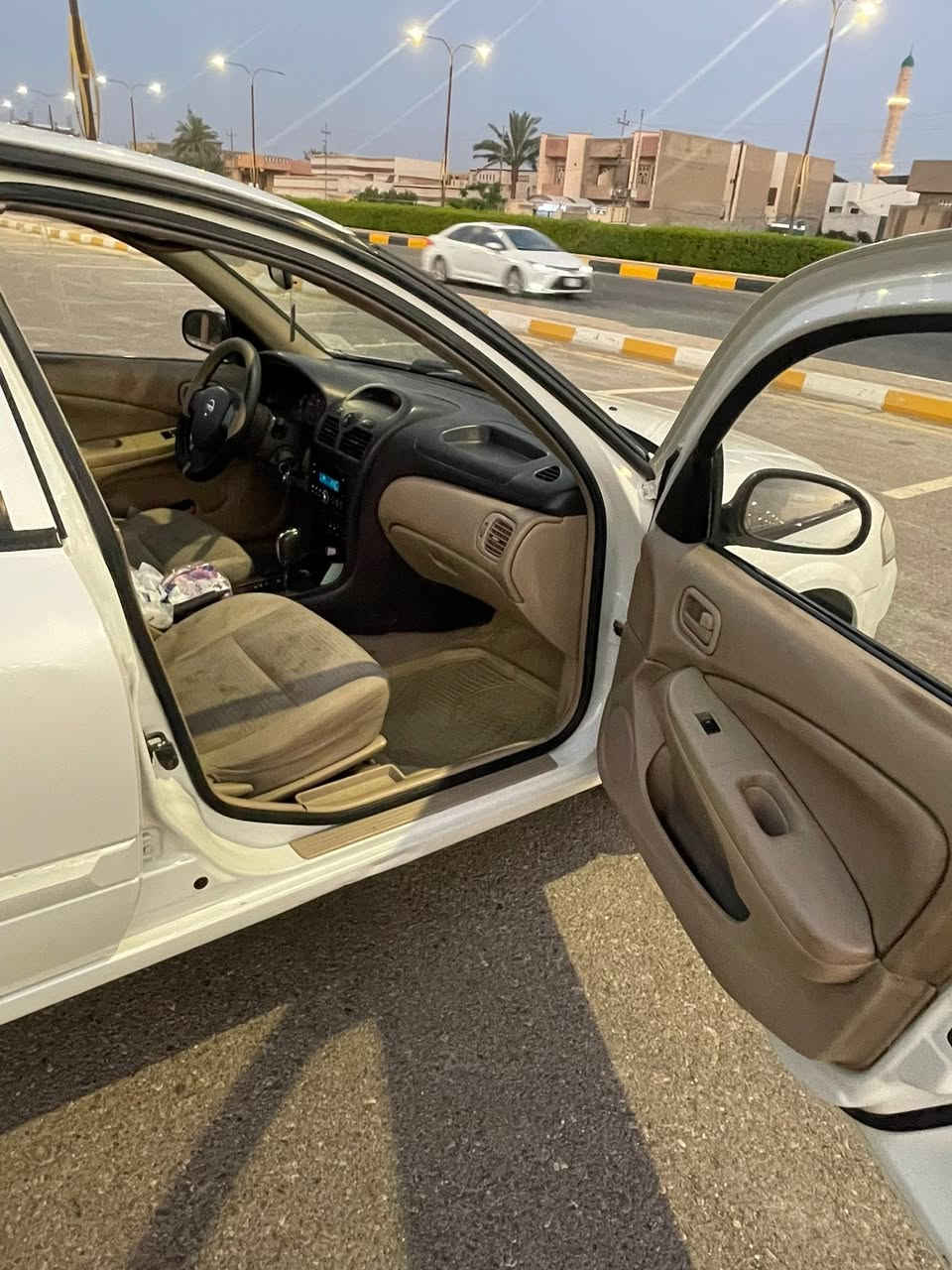 السلام عليكم للبيع سني 
موديل 2007
صبغ جاملغ امامي وباب خلفي جهة اليسار بدون ضرر فقط صبغ
السياره نظيفة وجاهزه 
سعرها 83 ورقه 
مكانها فلوجة قرب مطعم حجي حسين
*********** واتساب 
***********
