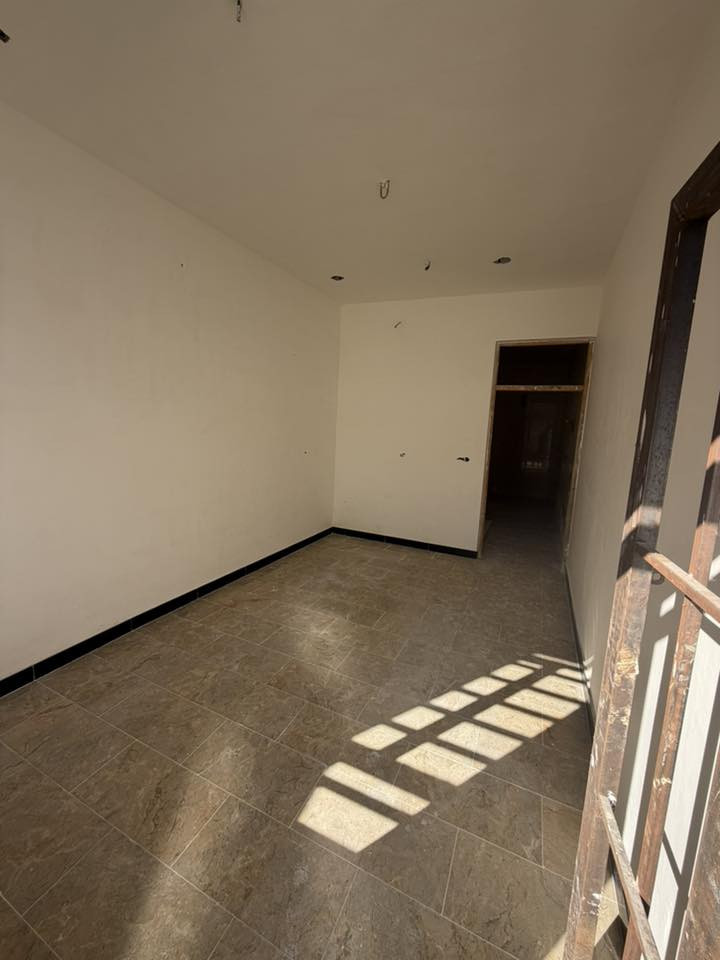 مشتملات للبيع الشعب قرب سوك شلال بضهر الشارع 

العام شارع عدن المساحه ٧٢ متر واجهه ٣ نزال ٢١  

استقبال وخدمات وغرفه نوم وخدمات خارجية 

طابق الثاني غرفتين نوم مع خدمات // السعر ١٧٥ مليون

معروض بمكتب الكناني ***********
