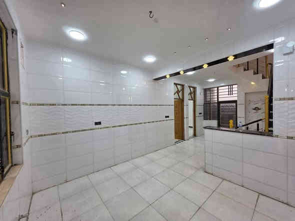 السلام عليكم 
 فضلاً اقرأ المنشور للأخير
 بيت 125 متر مربع ركن وجه على ساحه كافة الخدمات مرقم من قبل البلديه العنوان حي الحكيم نزلت الوائليه يبعد عن الشارع الصب 50 متر يعني تبليط بصفه كلش موقعه جدآ ممتاز يتكون من غرفتين نوم وصاله ومطبخ وستقبال و منور وصحيات داخليه وخارجيه بيت شقله درجه أولى تجي وتشوف بعينك السعر المطلوب 60
***********
